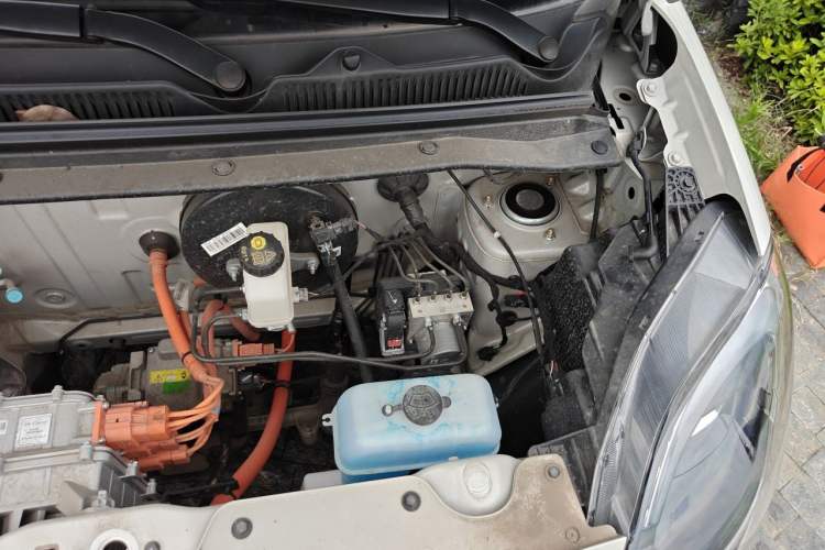 Used Wuling Hongguang MINIEV 2025 Four-Door Version Premium Edition Engine Bay Left