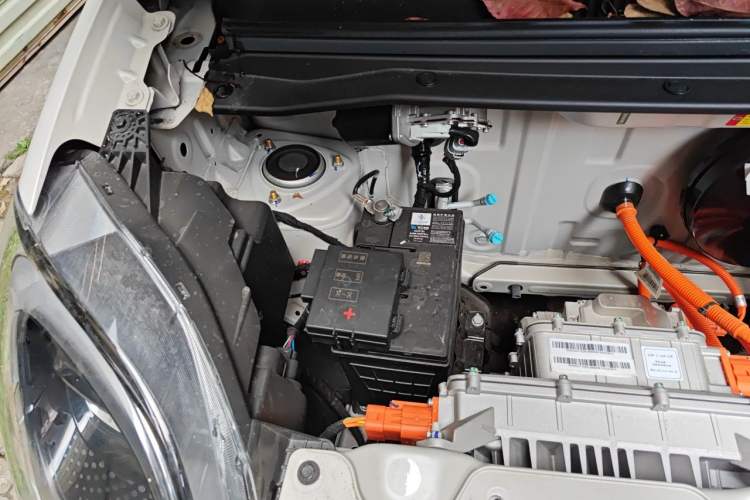 Used Wuling Hongguang MINIEV 2025 Four-Door Version Advanced Edition Engine Bay Right