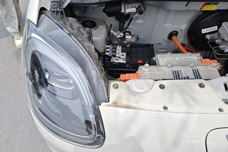 Used Wuling Hongguang MINIEV 2025 Four-Door Version Advanced Edition Engine Bay Right