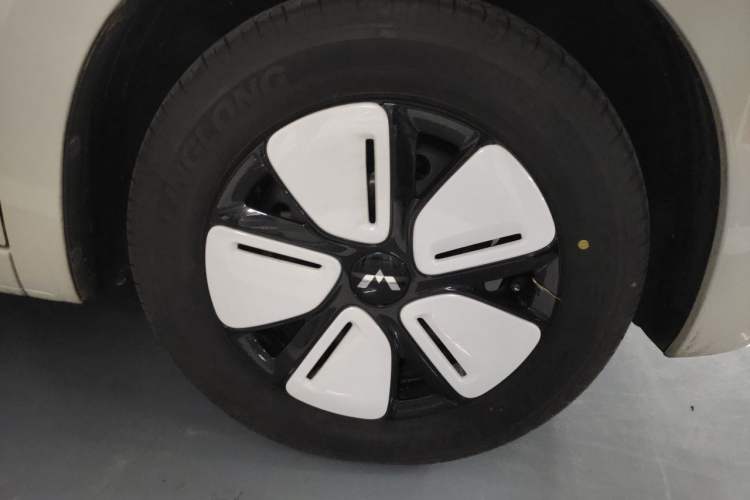Used Wuling Hongguang MINIEV 2025 Four-Door Version Advanced Edition Exterior 1