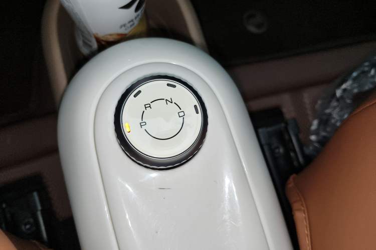 Used Wuling Hongguang MINIEV 2025 Four-Door Version Zhenxiang+ Edition Gear Lever