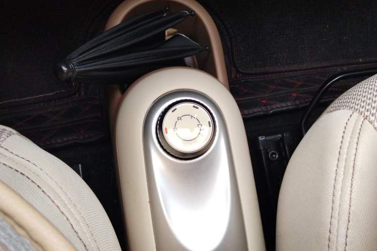 Used Wuling Hongguang MINIEV 2025 Four-Door Version Zhenxiang+ Edition Gear Lever