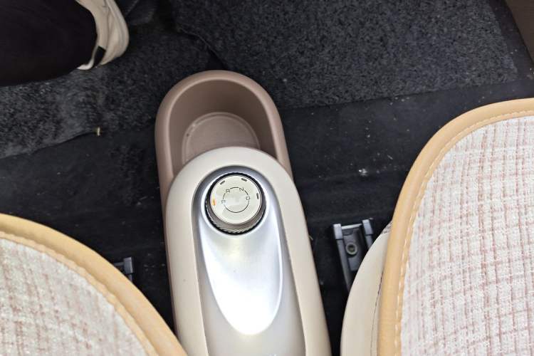 Used Wuling Hongguang MINIEV 2025 Four-Door Version Zhenxiang+ Edition Gear Lever