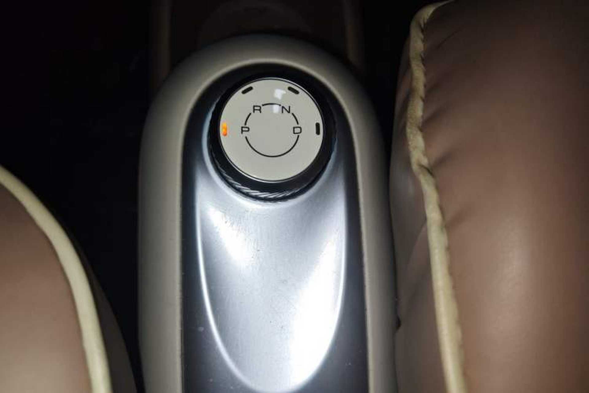 Used Wuling Hongguang MINIEV 2025 Four-Door Version Zhenxiang+ Edition Gear Lever