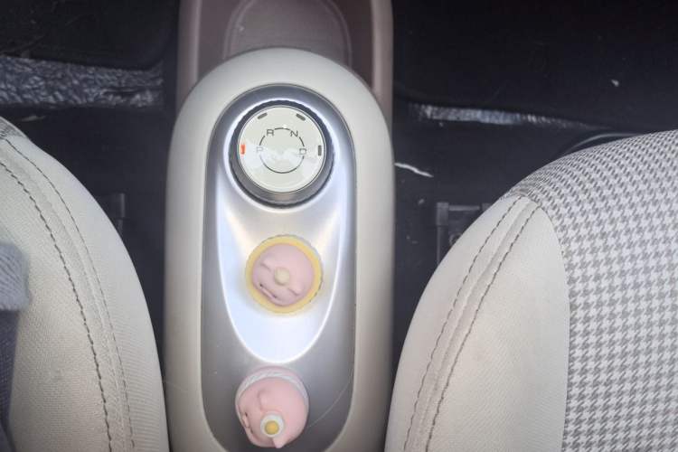 Used Wuling Hongguang MINIEV 2025 Four-Door Version Zhenxiang+ Edition Gear Lever