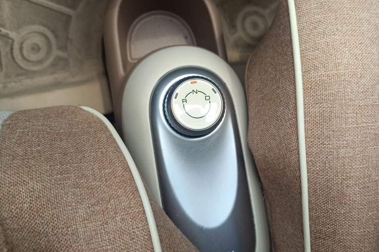 Used Wuling Hongguang MINIEV 2025 Four-Door Version Advanced Edition Gear Lever