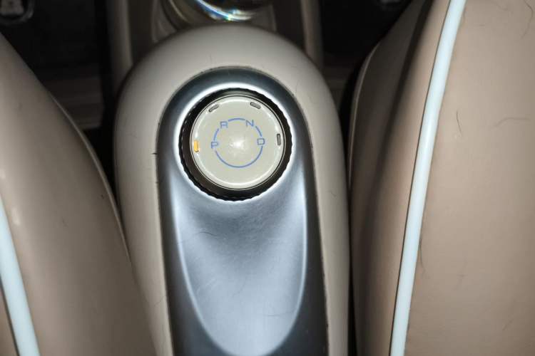 Used Wuling Hongguang MINIEV 2025 Four-Door Version Zhenxiang+ Edition Gear Lever