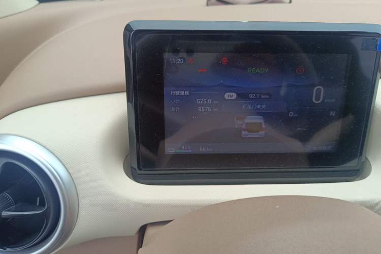 Used Wuling Hongguang MINIEV 2025 Four-Door Version Advanced Edition Odometer Close Up