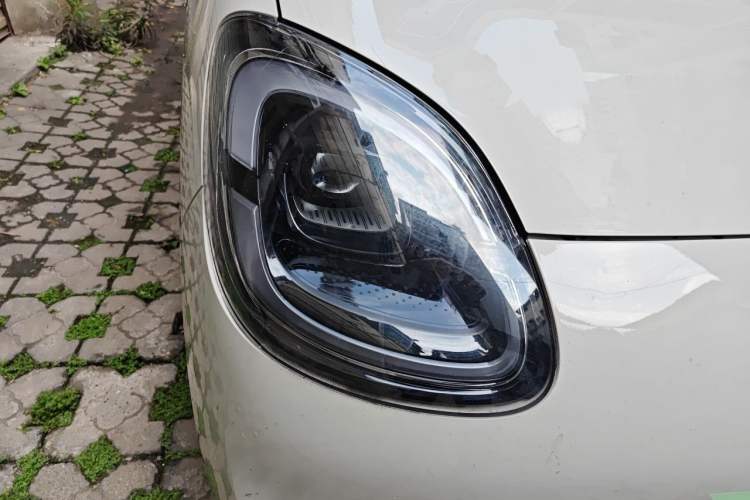 Used Wuling Hongguang MINIEV 2025 Four-Door Version Advanced Edition Right Front Headlight