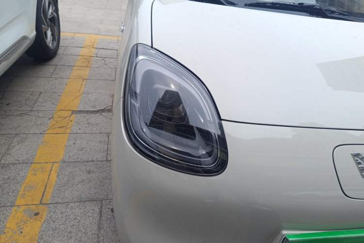 Used Wuling Hongguang MINIEV 2025 Four-Door Version Advanced Edition Right Front Headlight