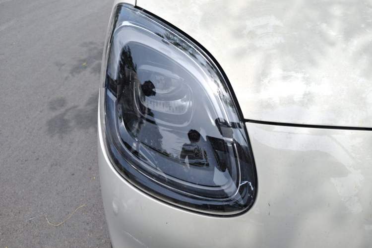 Used Wuling Hongguang MINIEV 2025 Four-Door Version Advanced Edition Right Front Headlight