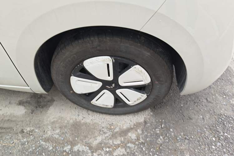 Used Wuling Hongguang MINIEV 2025 Four-Door Version Zhenxiang+ Edition Right Front Wheel Hub