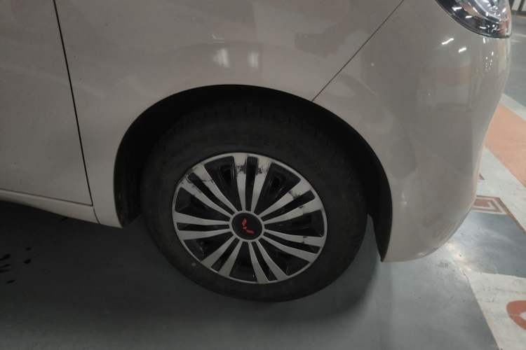 Used Wuling Hongguang MINIEV 2025 Four-Door Version Zhenxiang+ Edition Right Front Wheel Hub