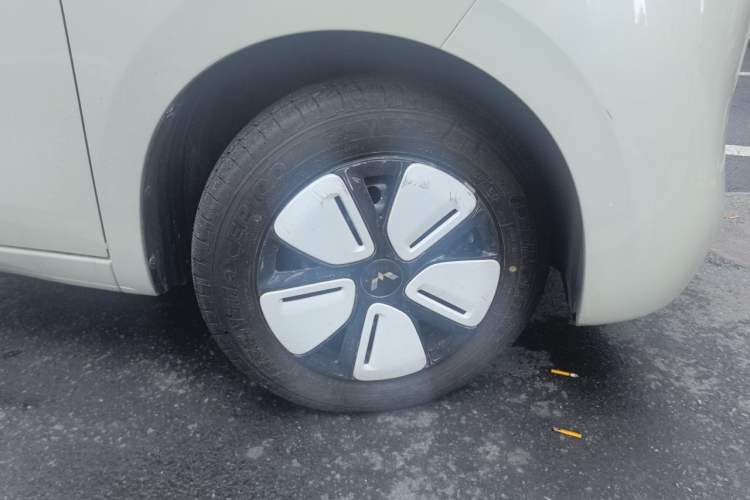 Used Wuling Hongguang MINIEV 2025 Four-Door Version Zhenxiang+ Edition Right Front Wheel Hub
