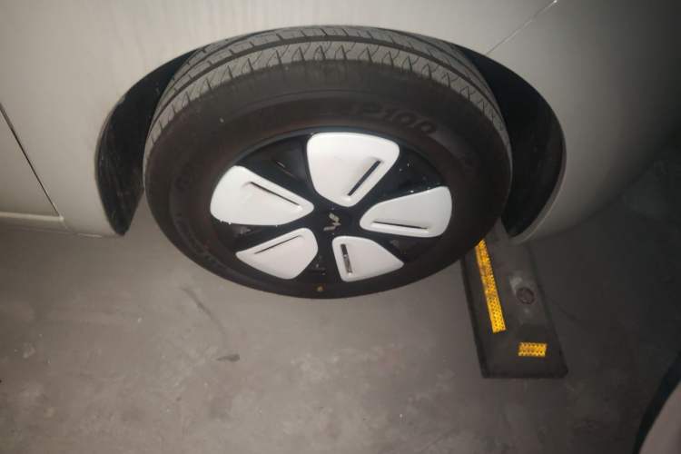 Used Wuling Hongguang MINIEV 2025 Four-Door Version Zhenxiang+ Edition Right Front Wheel Hub