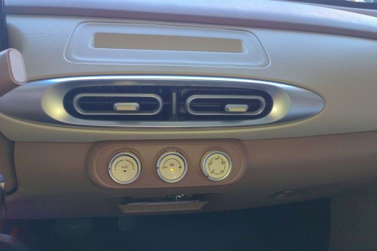 Used Wuling Hongguang MINIEV 2025 Four-Door Version Advanced Edition Audio And AC Panel