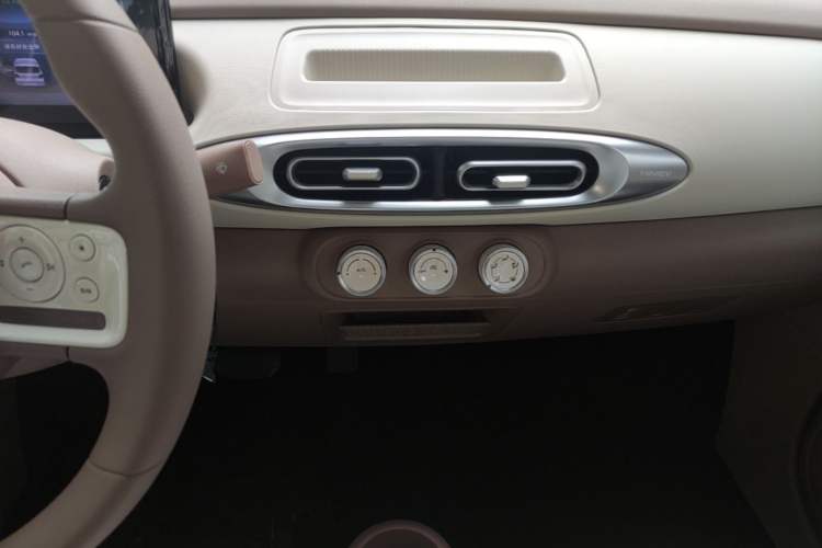 Used Wuling Hongguang MINIEV 2025 Four-Door Version Advanced Edition Audio And AC Panel