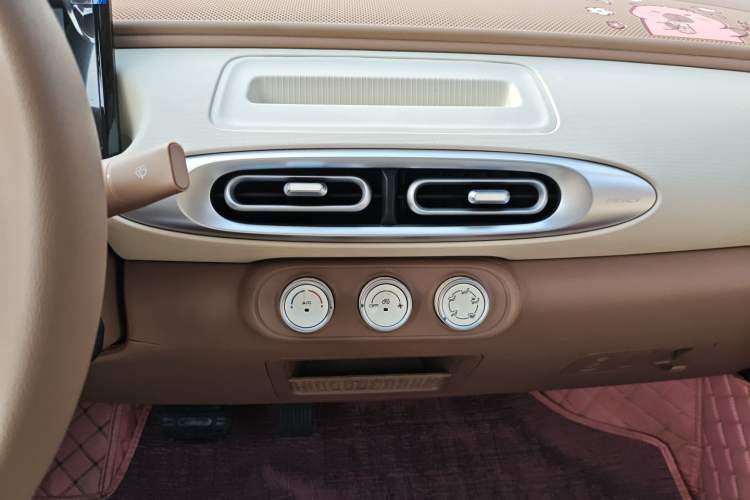 Used Wuling Hongguang MINIEV 2025 Four-Door Version Advanced Edition Audio And AC Panel