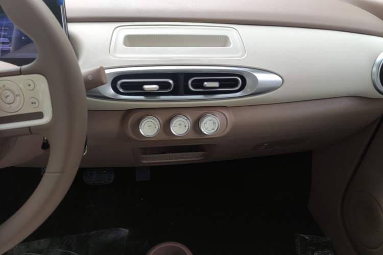 Used Wuling Hongguang MINIEV 2025 Four-Door Version Advanced Edition Audio And AC Panel