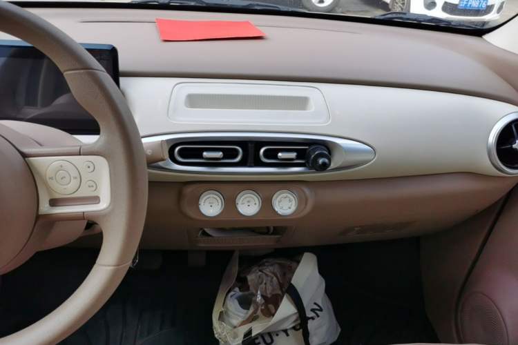 Used Wuling Hongguang MINIEV 2025 Four-Door Version Advanced Edition Audio And AC Panel