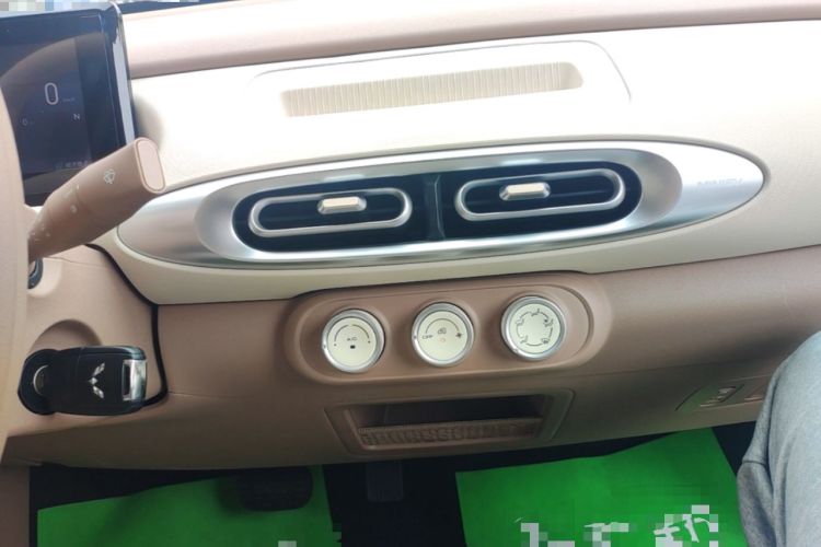 Used Wuling Hongguang MINIEV 2025 Four-Door Version Advanced Edition Audio And AC Panel