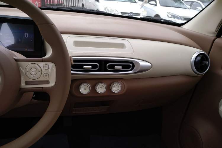 Used Wuling Hongguang MINIEV 2025 Four-Door Version Advanced Edition Audio And AC Panel