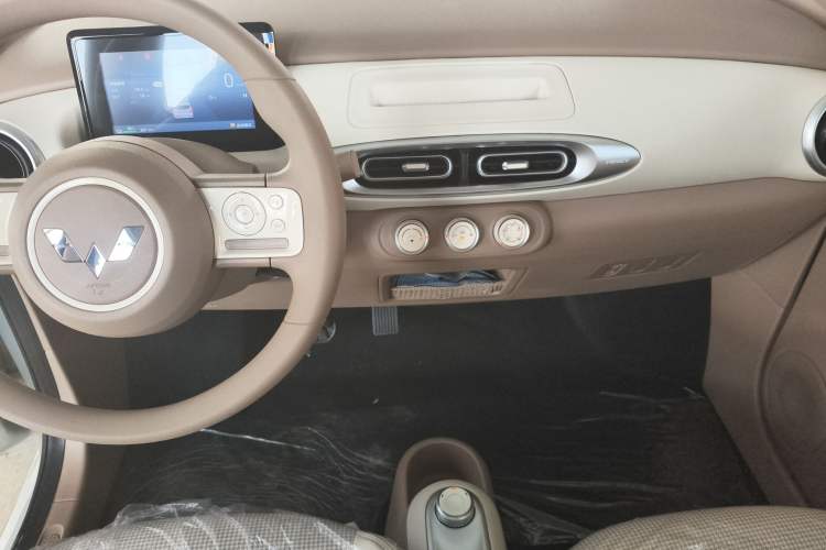 Used Wuling Hongguang MINIEV 2025 Four-Door Version Advanced Edition Audio And AC Panel