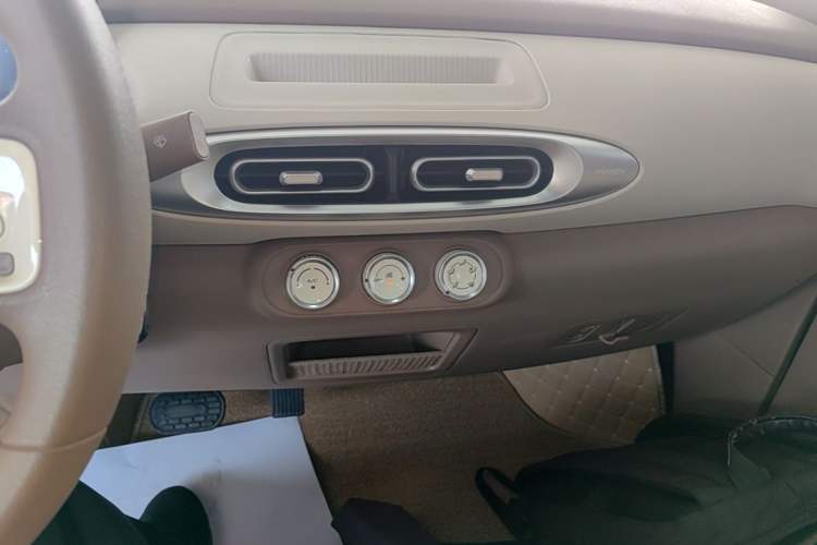 Used Wuling Hongguang MINIEV 2025 Four-Door Version Advanced Edition Audio And AC Panel