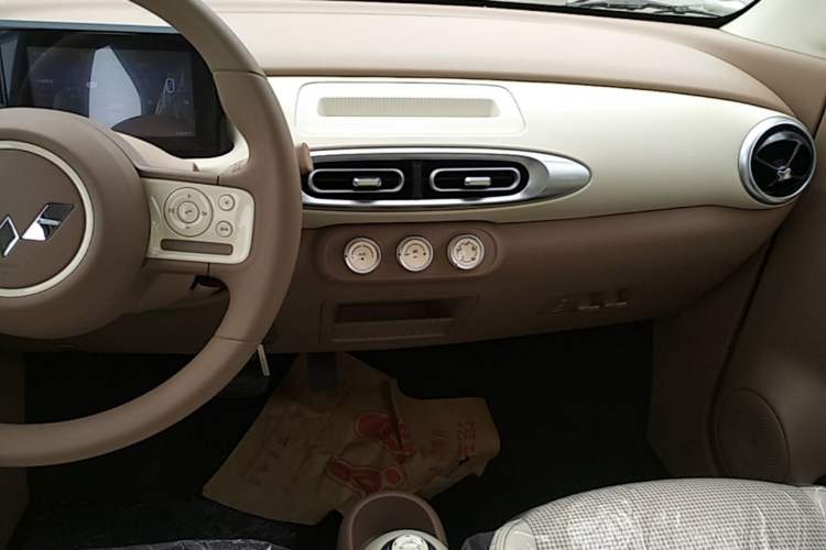 Used Wuling Hongguang MINIEV 2025 Four-Door Version Advanced Edition Audio And AC Panel