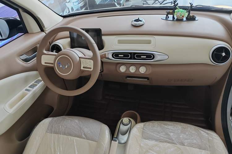 Used Wuling Hongguang MINIEV 2025 Four-Door Version Advanced Edition Audio And AC Panel