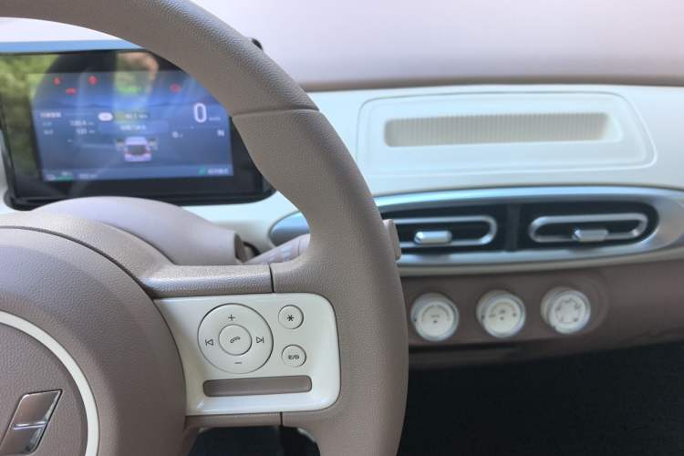 Used Wuling Hongguang MINIEV 2025 Four-Door Version Advanced Edition Audio And AC Panel