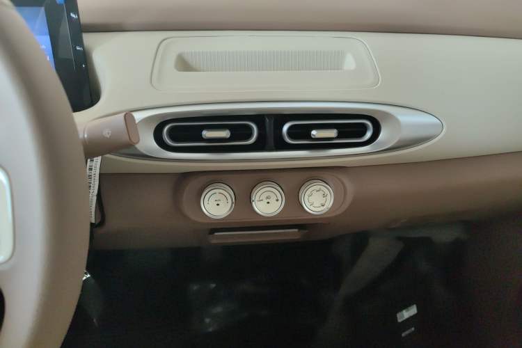 Used Wuling Hongguang MINIEV 2025 Four-Door Version Advanced Edition Audio And AC Panel