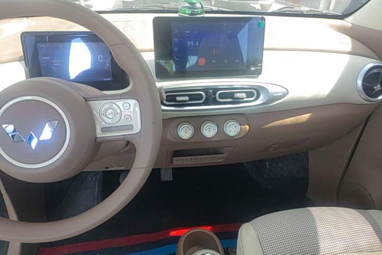 Used Wuling Hongguang MINIEV 2025 Four-Door Version Zhenxiang+ Edition Audio And AC Panel