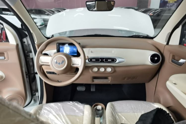 Used Wuling Hongguang MINIEV 2025 Four-Door Version Advanced Edition Center Console