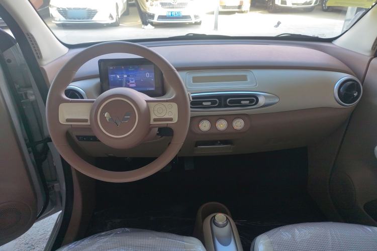 Used Wuling Hongguang MINIEV 2025 Four-Door Version Advanced Edition Center Console