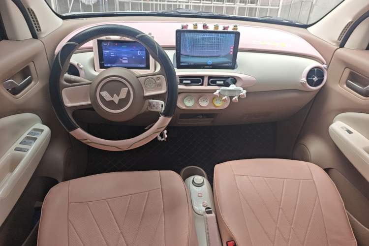 Used Wuling Hongguang MINIEV 2025 Four-Door Version Advanced Edition Center Console