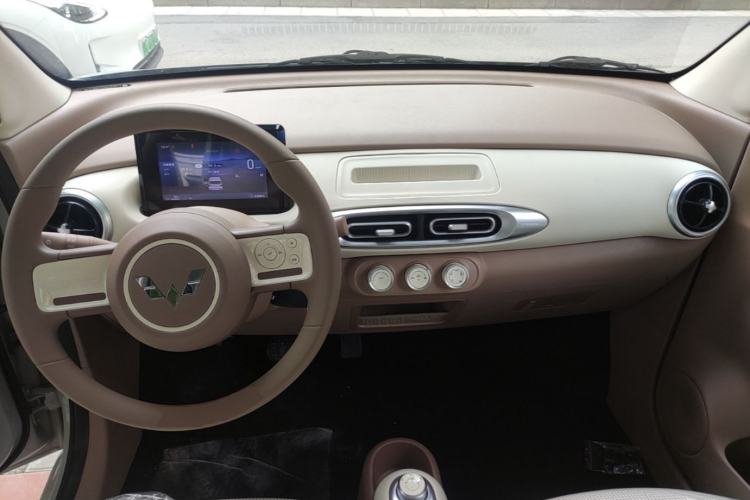 Used Wuling Hongguang MINIEV 2025 Four-Door Version Advanced Edition Center Console