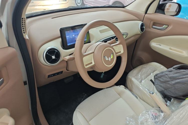Used Wuling Hongguang MINIEV 2025 Four-Door Version Advanced Edition Center Console
