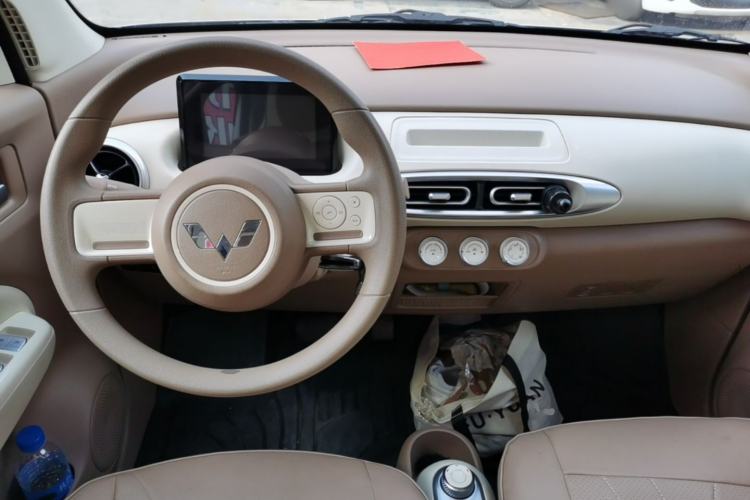 Used Wuling Hongguang MINIEV 2025 Four-Door Version Advanced Edition Center Console