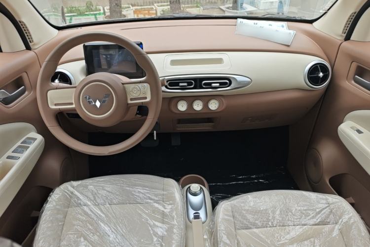 Used Wuling Hongguang MINIEV 2025 Four-Door Version Advanced Edition Center Console