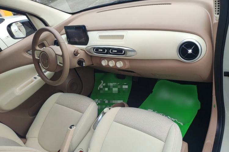 Used Wuling Hongguang MINIEV 2025 Four-Door Version Advanced Edition Center Console