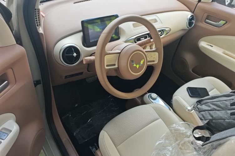Used Wuling Hongguang MINIEV 2025 Four-Door Version Advanced Edition Center Console