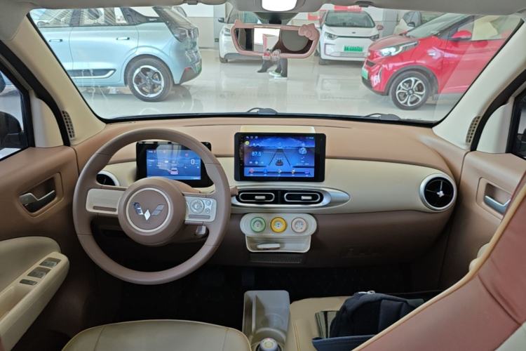 Used Wuling Hongguang MINIEV 2025 Four-Door Version Advanced Edition Center Console