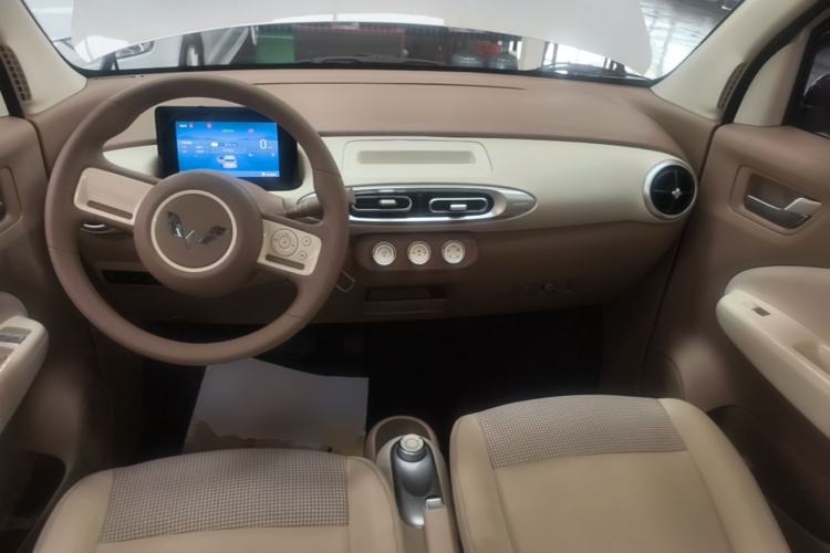 Used Wuling Hongguang MINIEV 2025 Four-Door Version Advanced Edition Center Console