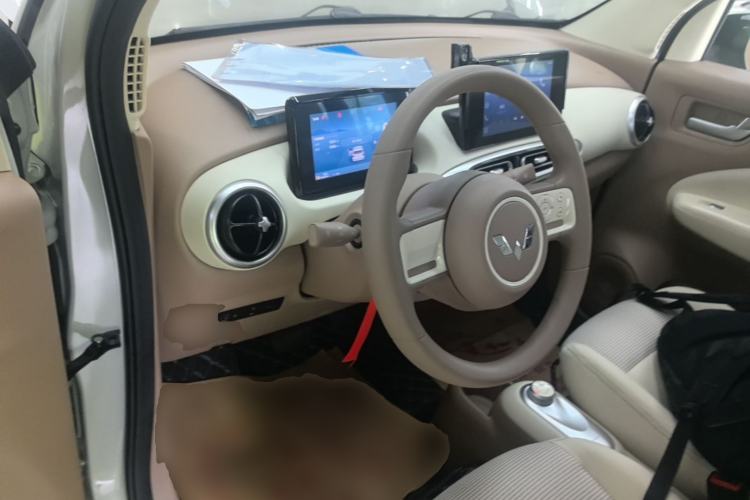 Used Wuling Hongguang MINIEV 2025 Four-Door Version Zhenxiang+ Edition Center Console
