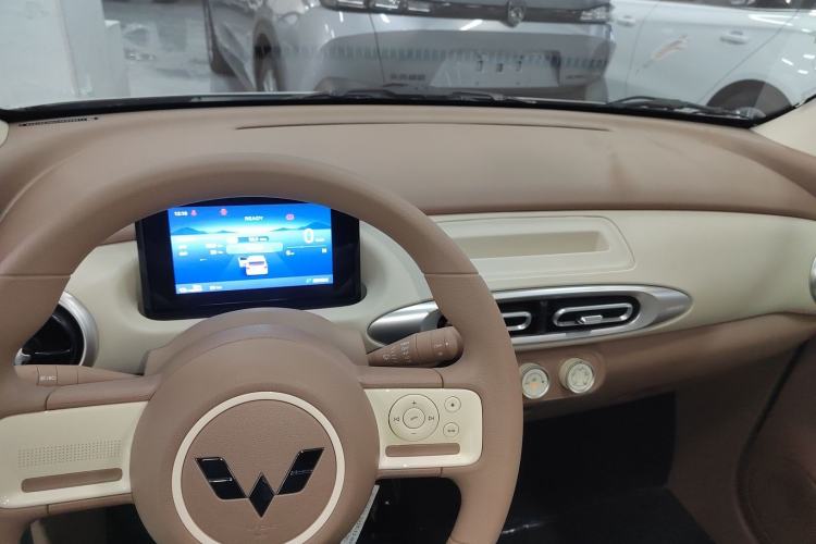 Used Wuling Hongguang MINIEV 2025 Four-Door Version Advanced Edition Center Console