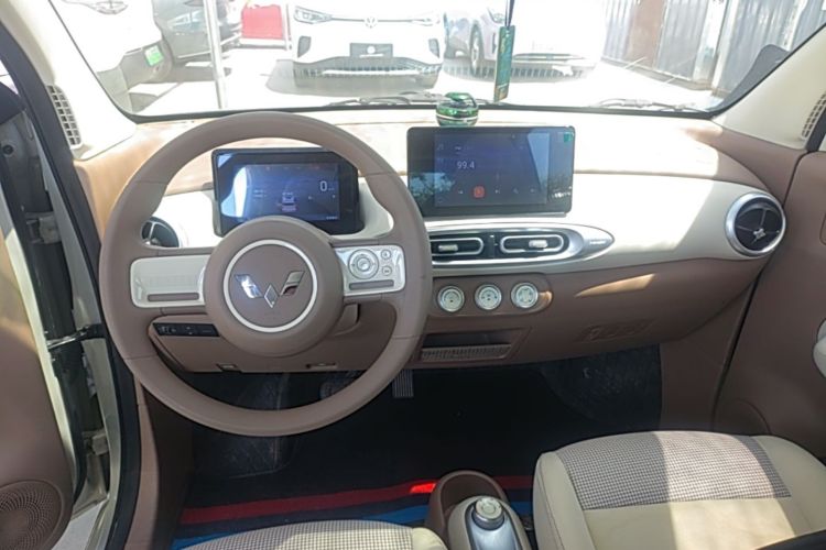 Used Wuling Hongguang MINIEV 2025 Four-Door Version Zhenxiang+ Edition Center Console