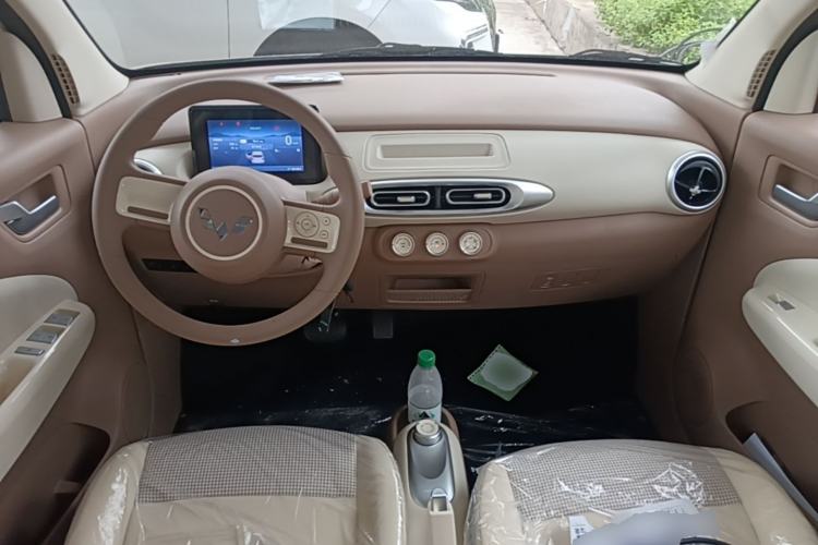 Used Wuling Hongguang MINIEV 2025 Four-Door Version Advanced Edition Center Console
