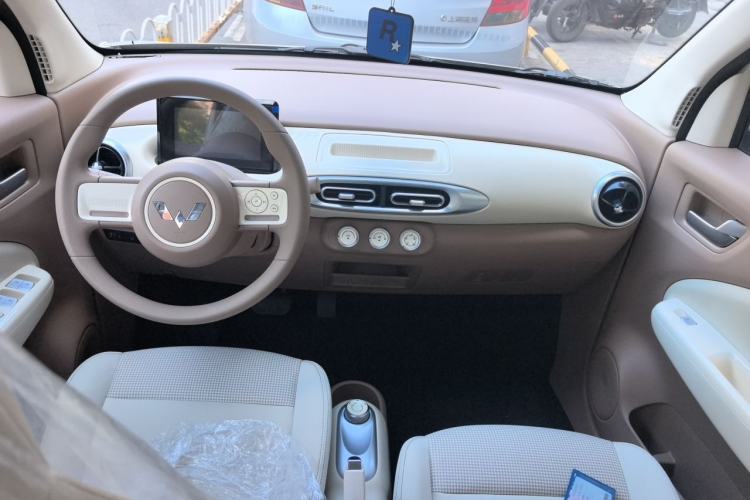 Used Wuling Hongguang MINIEV 2025 Four-Door Version Advanced Edition Center Console
