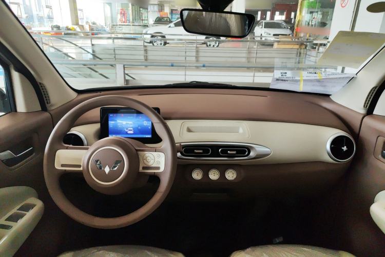 Used Wuling Hongguang MINIEV 2025 Four-Door Version Advanced Edition Center Console